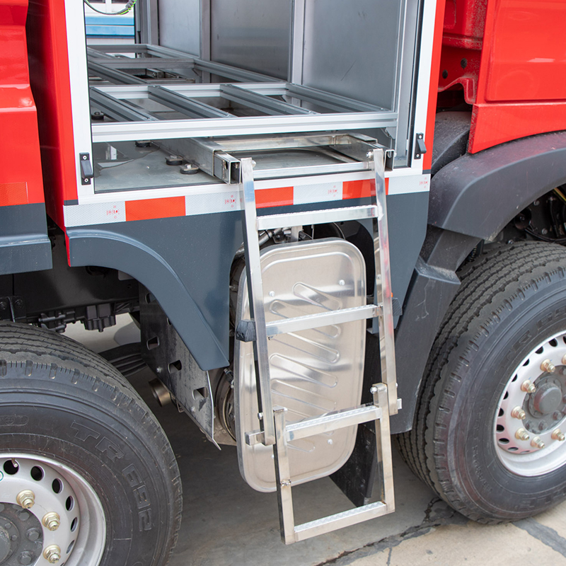 Scară de îmbarcare pliabilă pentru camion de pompieri