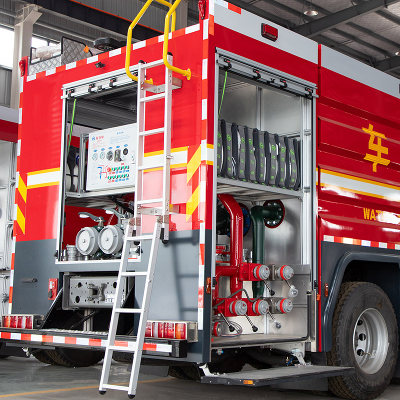 Scară de acces pliabilă la aparatul de incendiu
